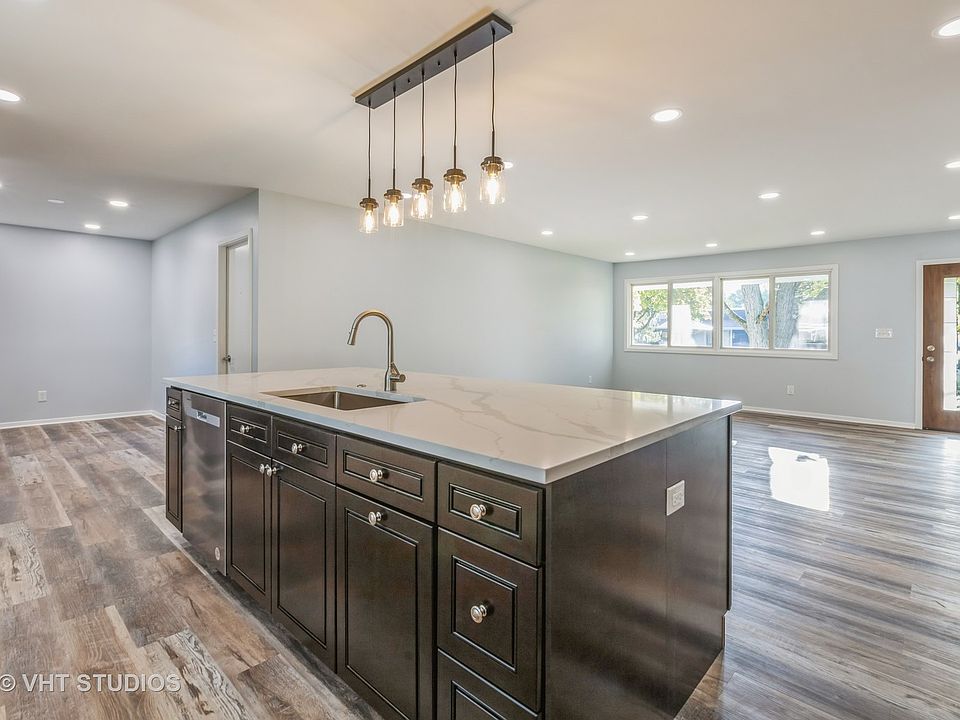327 Boulder Hill Pass, Oswego, IL 60543 Zillow