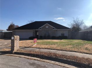 1673 Bismark Ln, Springdale, AR 72762