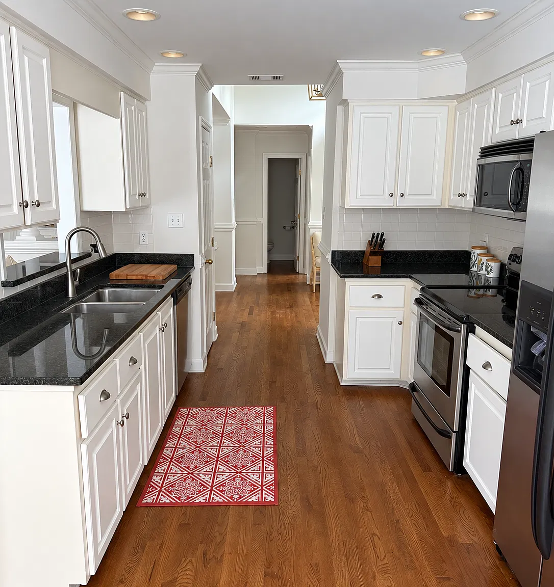3 bed, 3.5 bath, 2641 sqft, $5,000 — Photo 2