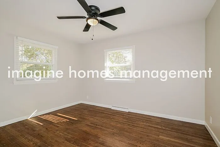 101 Thorncliff Ln — Photo 9