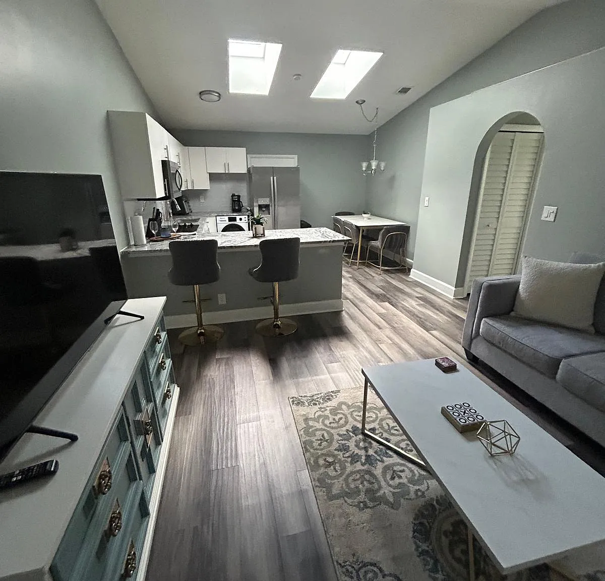 2 bed, 900 sqft, $2,000 — Photo 3