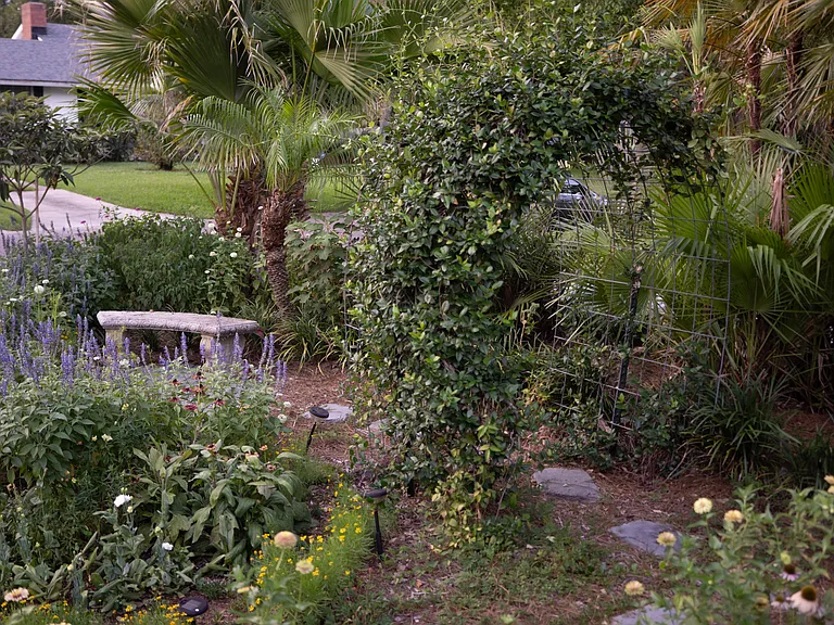 Huntington Rd — Photo 33