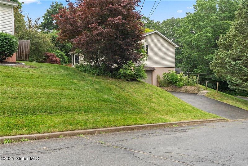 3rd image of 176 Northampton Road