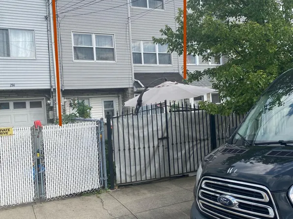 258 Hett Ave, Staten Island, NY 10306