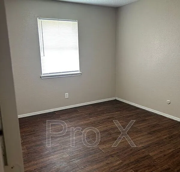 1605 Juniper Cir #C — Photo 6