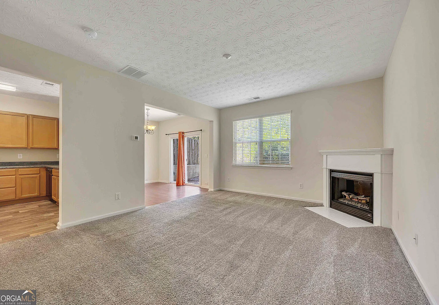 3 bed, 2.5 bath, 1863 sqft, $2,200 — Photo 4