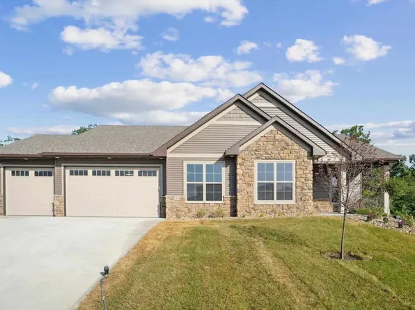 1245 Kona Cir, Coralville, IA 52241