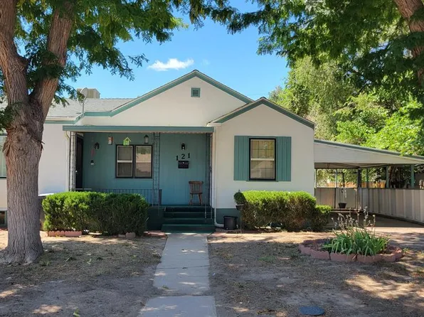 121 Kenwood Dr, Pueblo, CO 81004