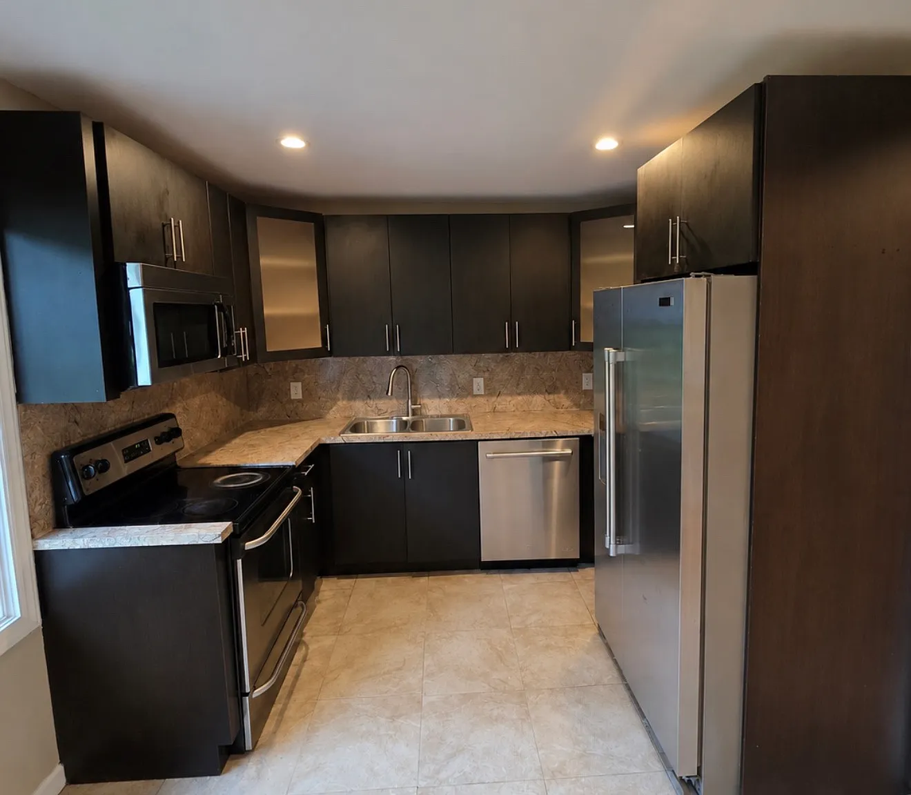 3 bed, 1100 sqft, $1,700 — Photo 3