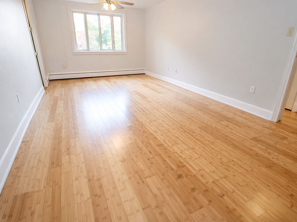 Hardwood 1 Bedroom (Unit 207)