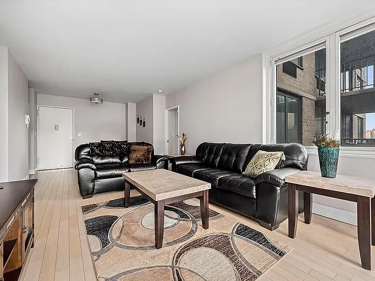 212 E 47th St #23G — Photo 2