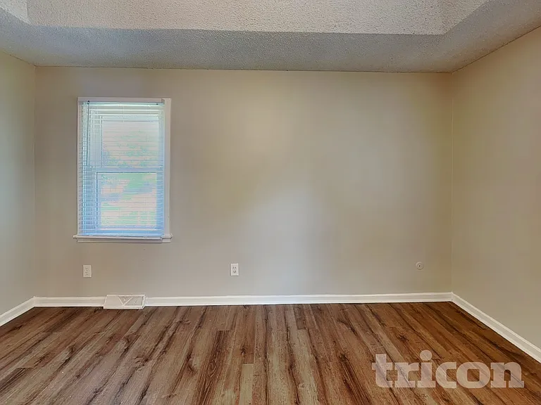 408 NW Palmer Dr — Photo 7