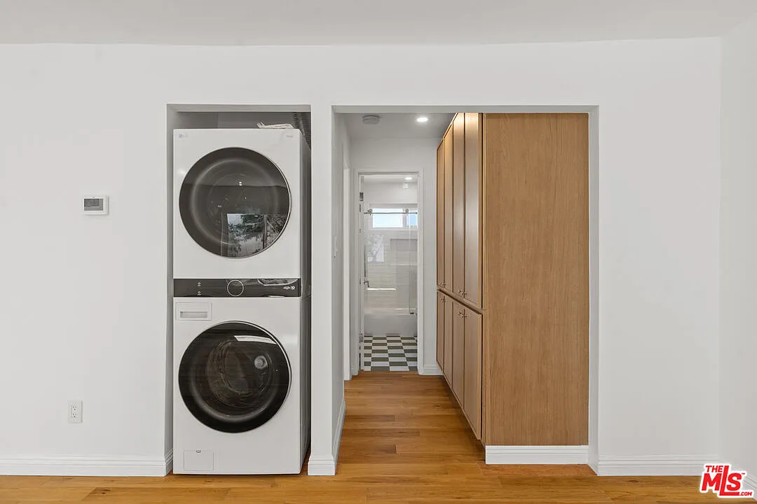 1 bed, 1.0 bath, 722 sqft, $3,208 — Photo 3