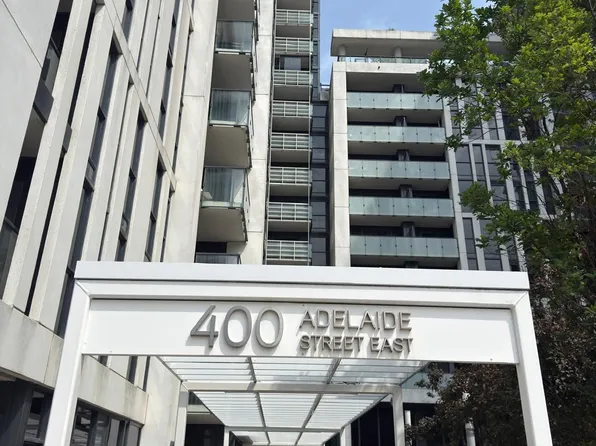 400 Adelaide St E, Toronto, ON