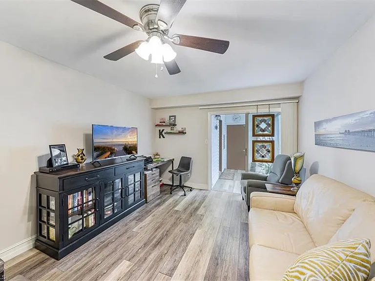 402 Bristle Cone Ln #2 — Photo 3