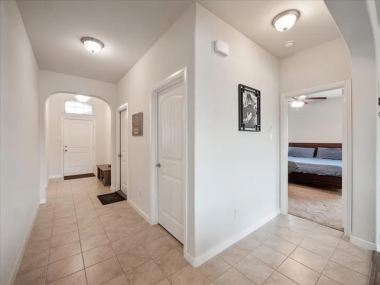 1104 Genola Dr — Photo 3