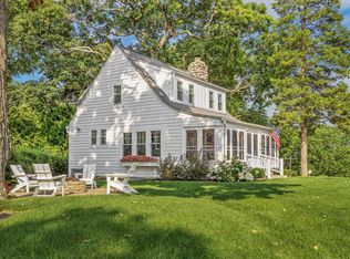 241 Circle Pkwy, Williams Bay, WI 53191