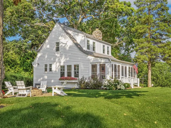 241 Circle PARKWAY, Williams Bay, WI 53191
