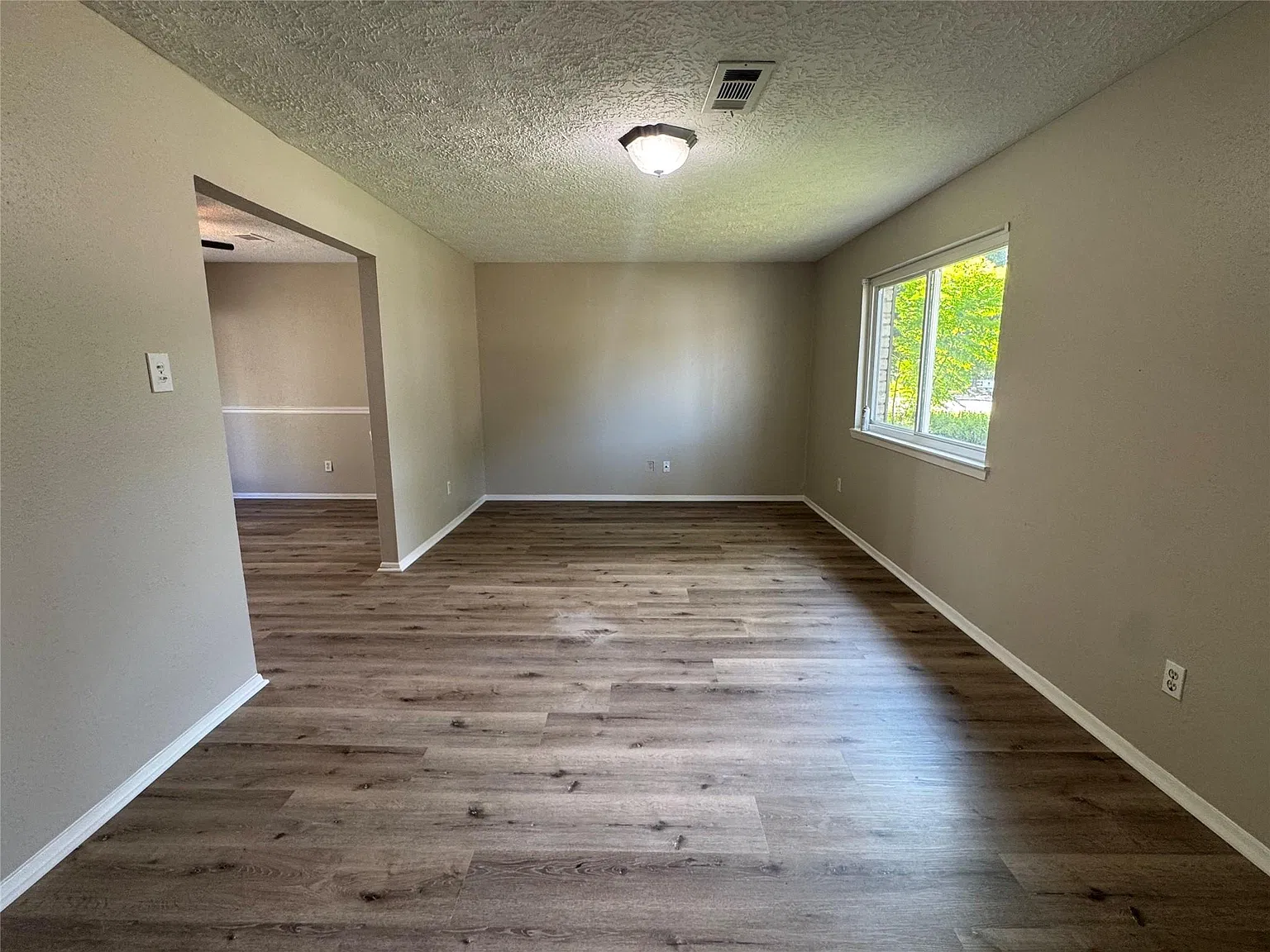 3 bed, 2.5 bath, 1675 sqft, $2,200 — Photo 3