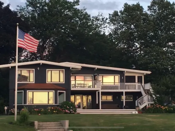 437 Graafschap Rd, Holland, MI 49423