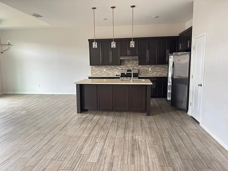6002 Amir Dr — Photo 14