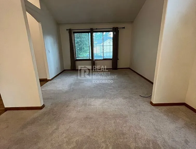 2511 Glendale Ct — Photo 5