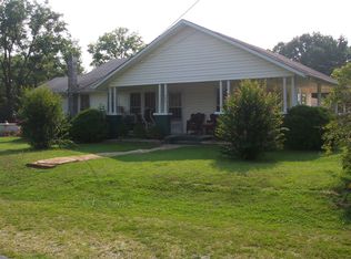 306 School St, Saint Joseph, TN 38481