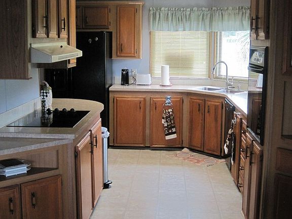 5th image of 712 Bishop Dr