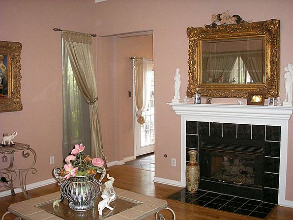 5th image of 2209 Lord Nelson Dr
