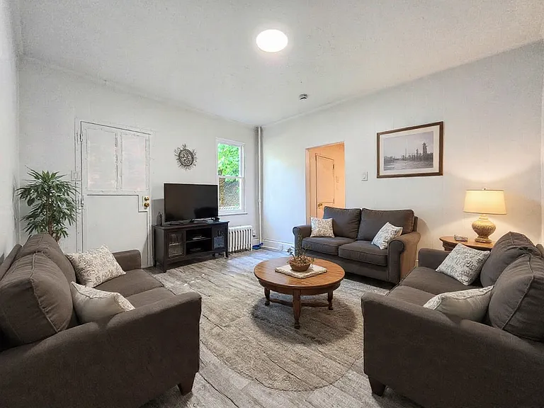 29 Drummond St #3 — Photo 13