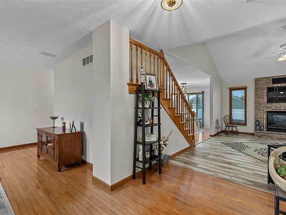 5th image of 718 Stonecreek Dr