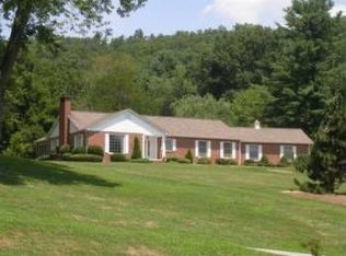 208 Hawthorn Dr, Hendersonville, NC 28791