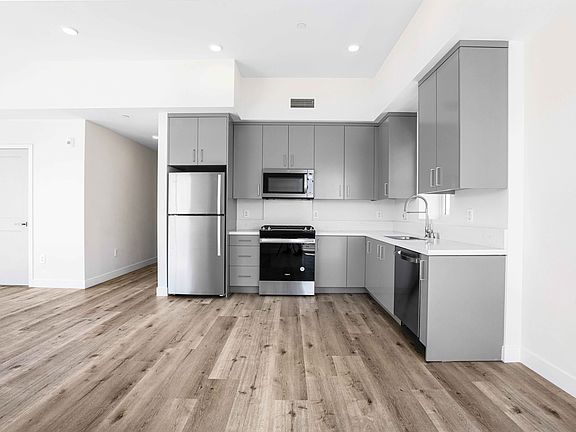 5th image of 3308 Mentone Ave #501