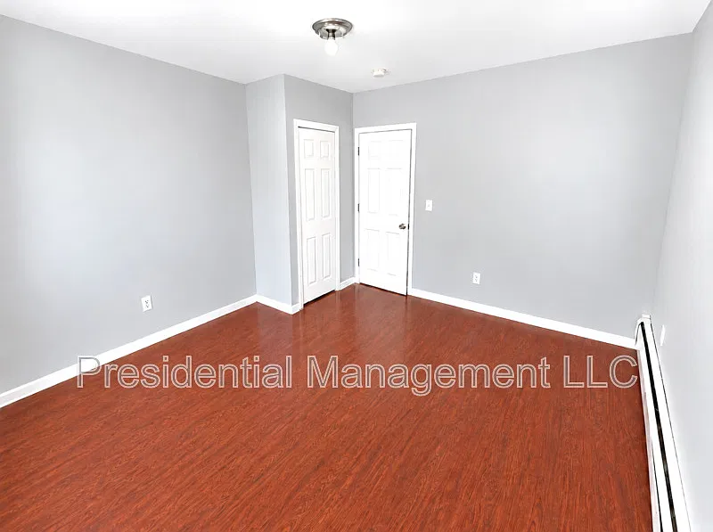 3 bed, 1.0 bath, $1,600 — Photo 4
