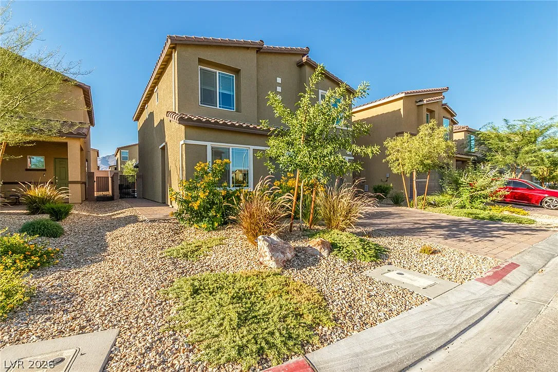 4 bed, 2.5 bath, 1833 sqft, $2,400 — Photo 4