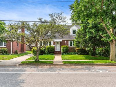 26612 82nd Ave, Glen Oaks, NY, 11004