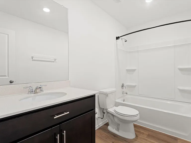 905 Powell St — Photo 28