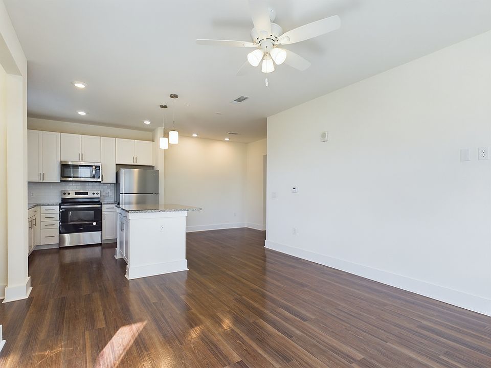 1st image of 17-104-525 Quinn Ln
