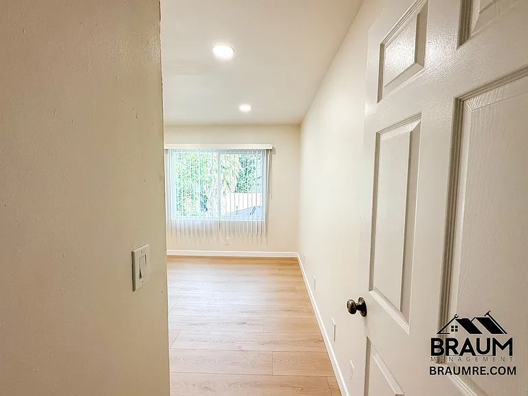 4404 Stern Ave — Photo 20