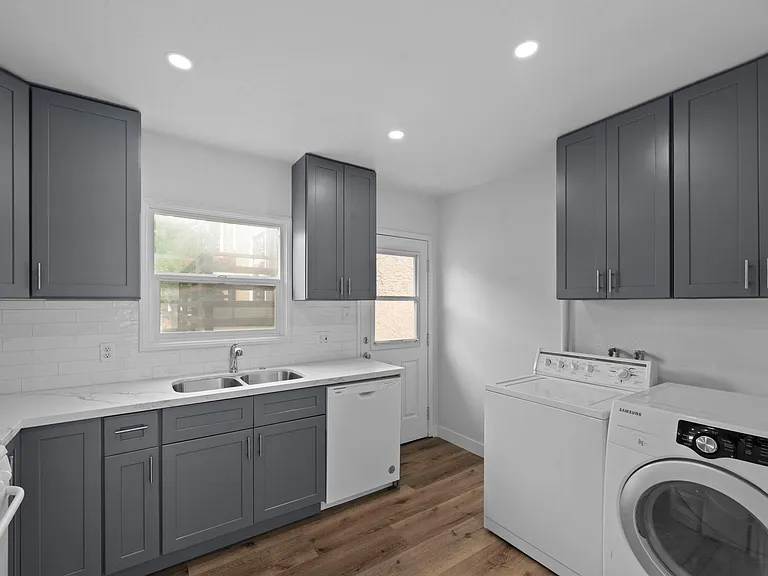 1304 Corona St — Photo 4