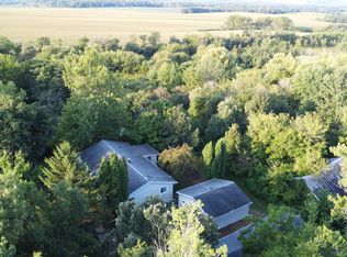 8384 N Broadway Rd, Apple River, IL 61001