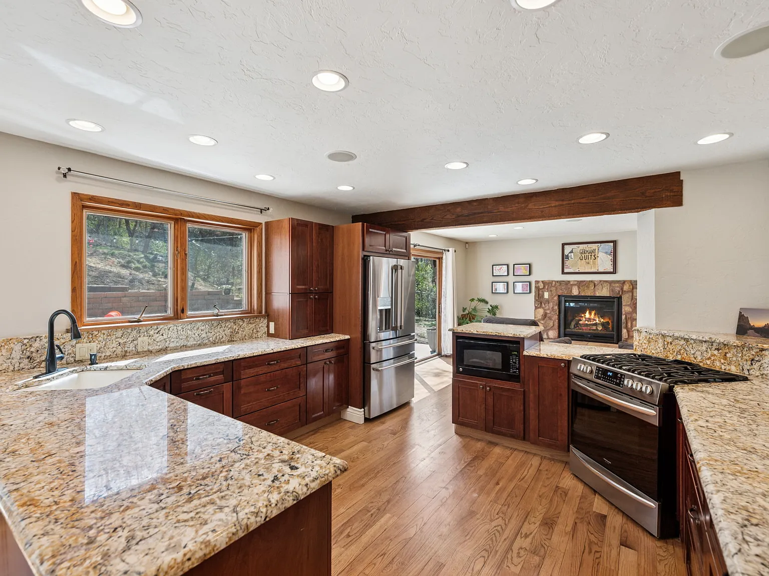 4 bed, 3.5 bath, 4011 sqft, $3,500 — Photo 3