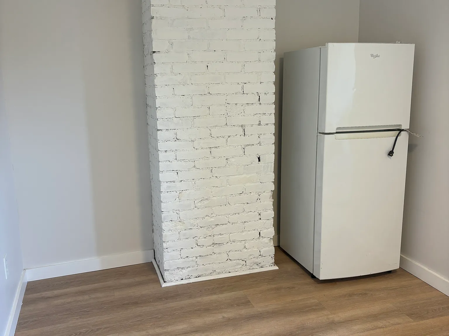 1229 Round Top St — Photo 3