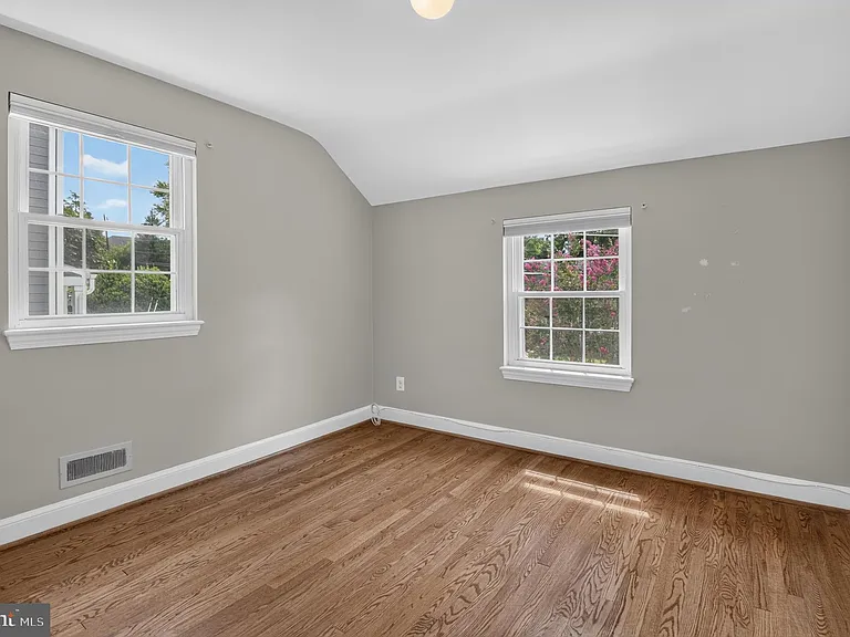 9315 Linden Ave — Photo 17