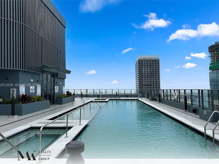 121 NE 5th St #3200 — Photo 13
