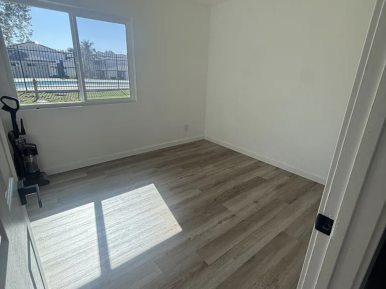 3401 Del Este Way — Photo 4