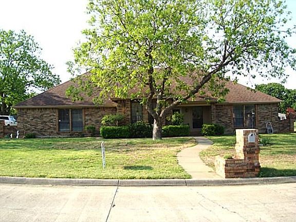 5th image of 814 Shady Creek Dr