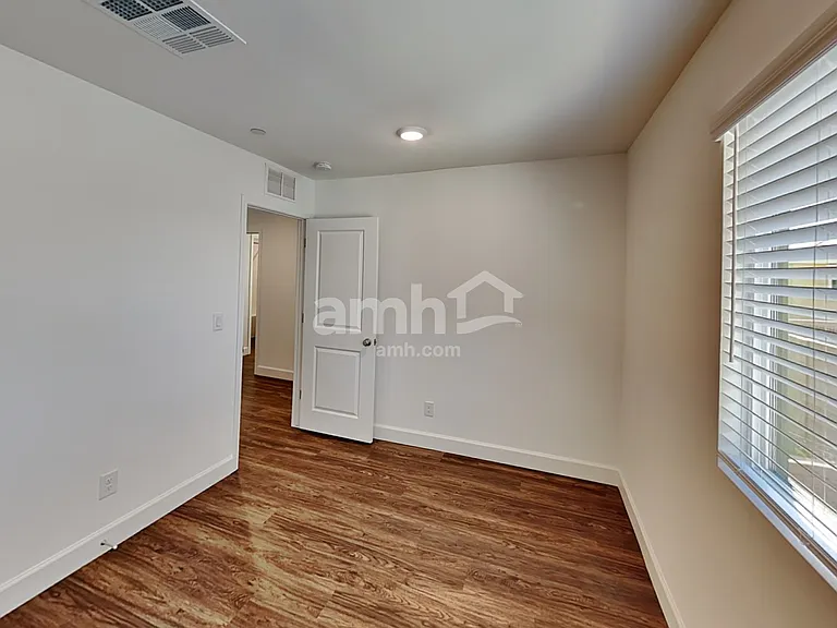 10081 Roseum Ct — Photo 11