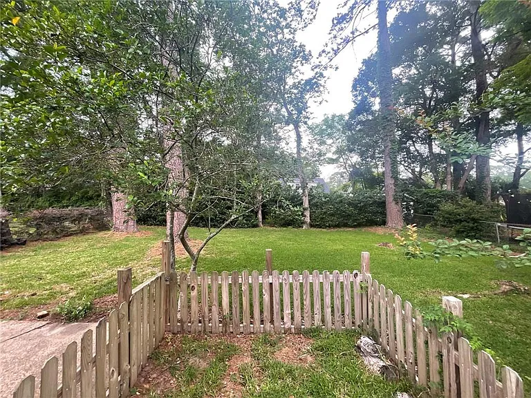 2760 Brevard Dr — Photo 16