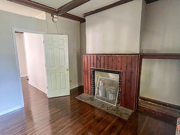 3rd image of 208 Maple Ave